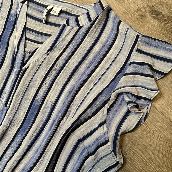 •ELLE• BLOUSE - Picture 7 of 7